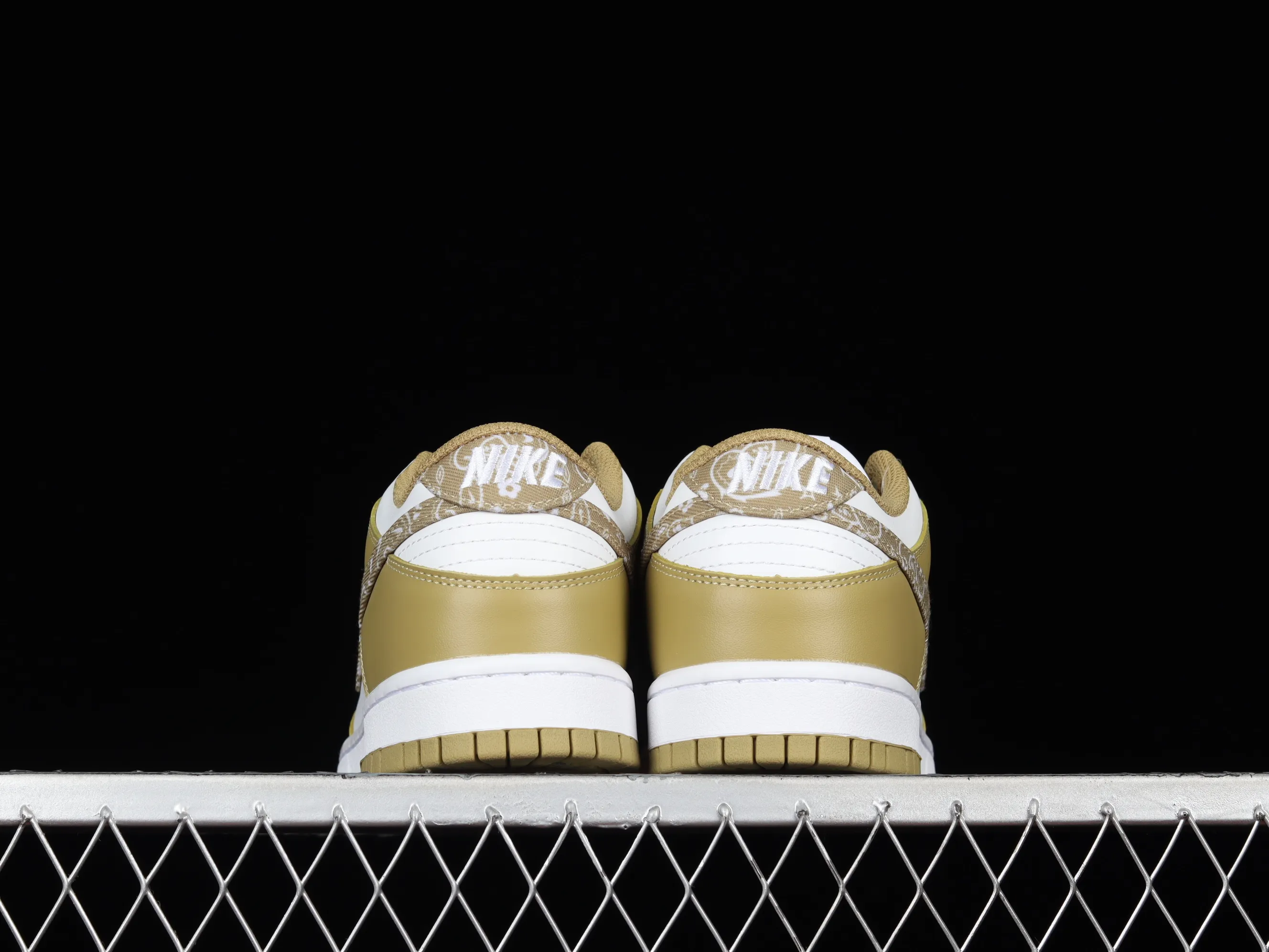 All Categories Nk SB Dunk Series Nk SB Dunk Low Low-top sneakers J version Nk Dunk Low ESS "Barley Paisley" Avocado green Cashew flower SB low-top sports and leisure sneakers DH4401-104